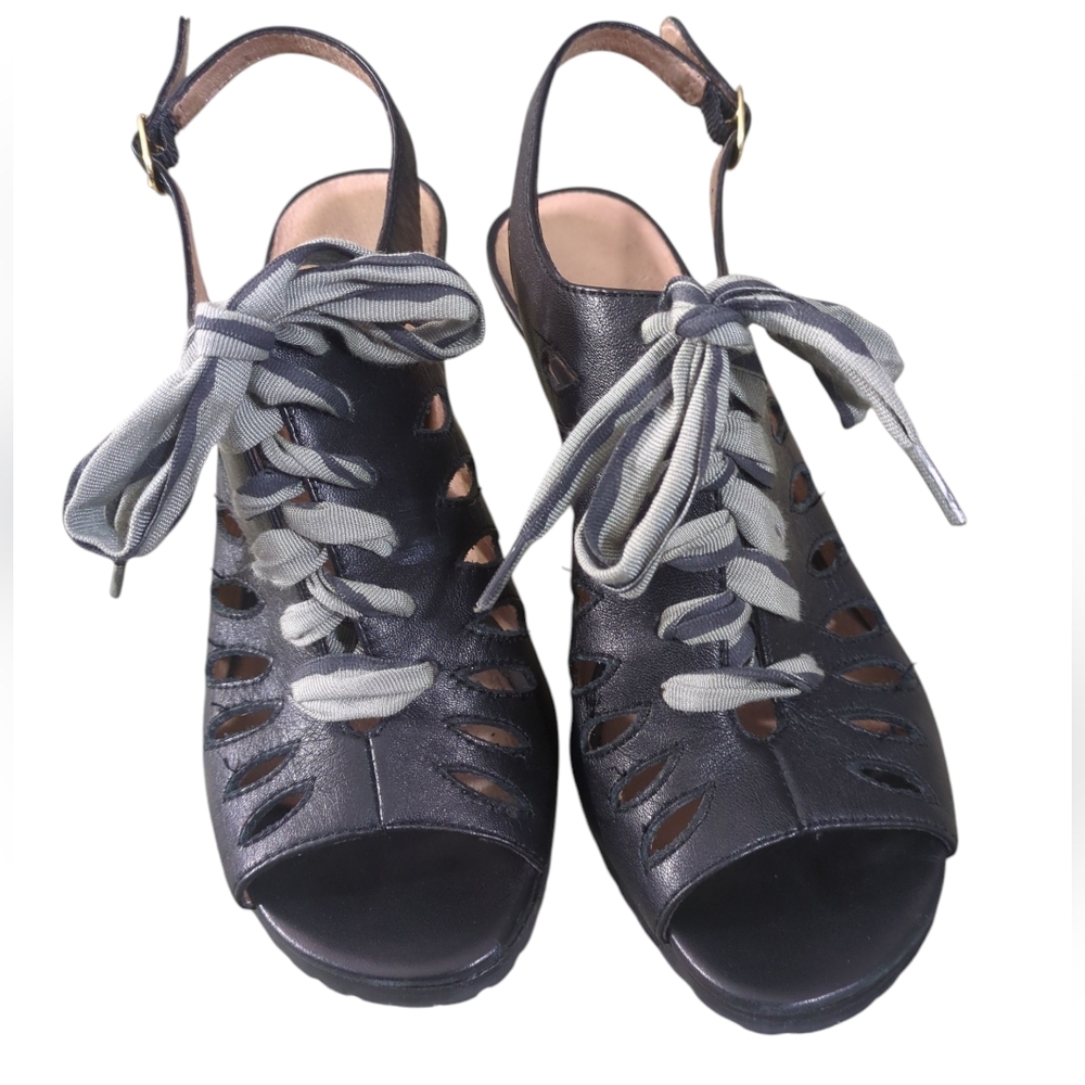 Donald J Pliner Elegant Black Leather Heels Size 6 1/2 - Picture 2 of 4